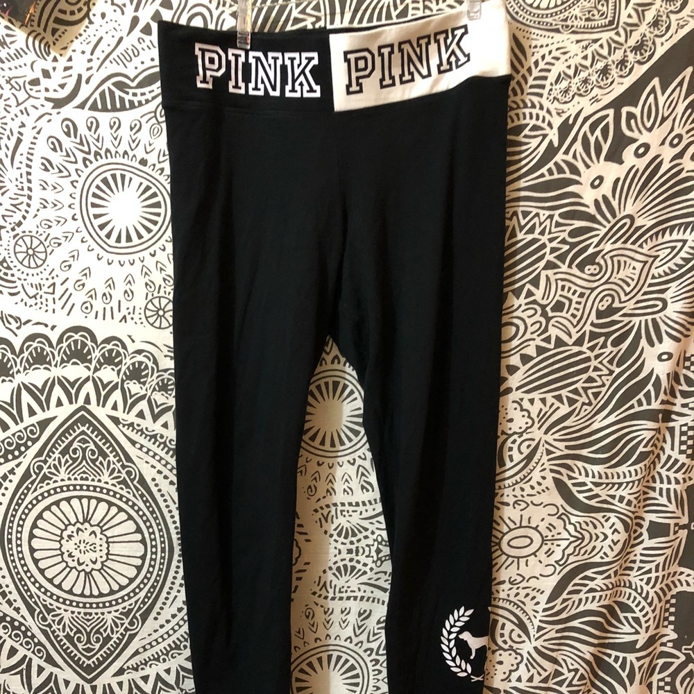 Victoria’s Secret Pink leggings